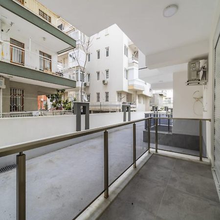 Modern And Cozy Apartment With Central Location And Balcony In Muratpasa, อันตัลยา ภายนอก รูปภาพ